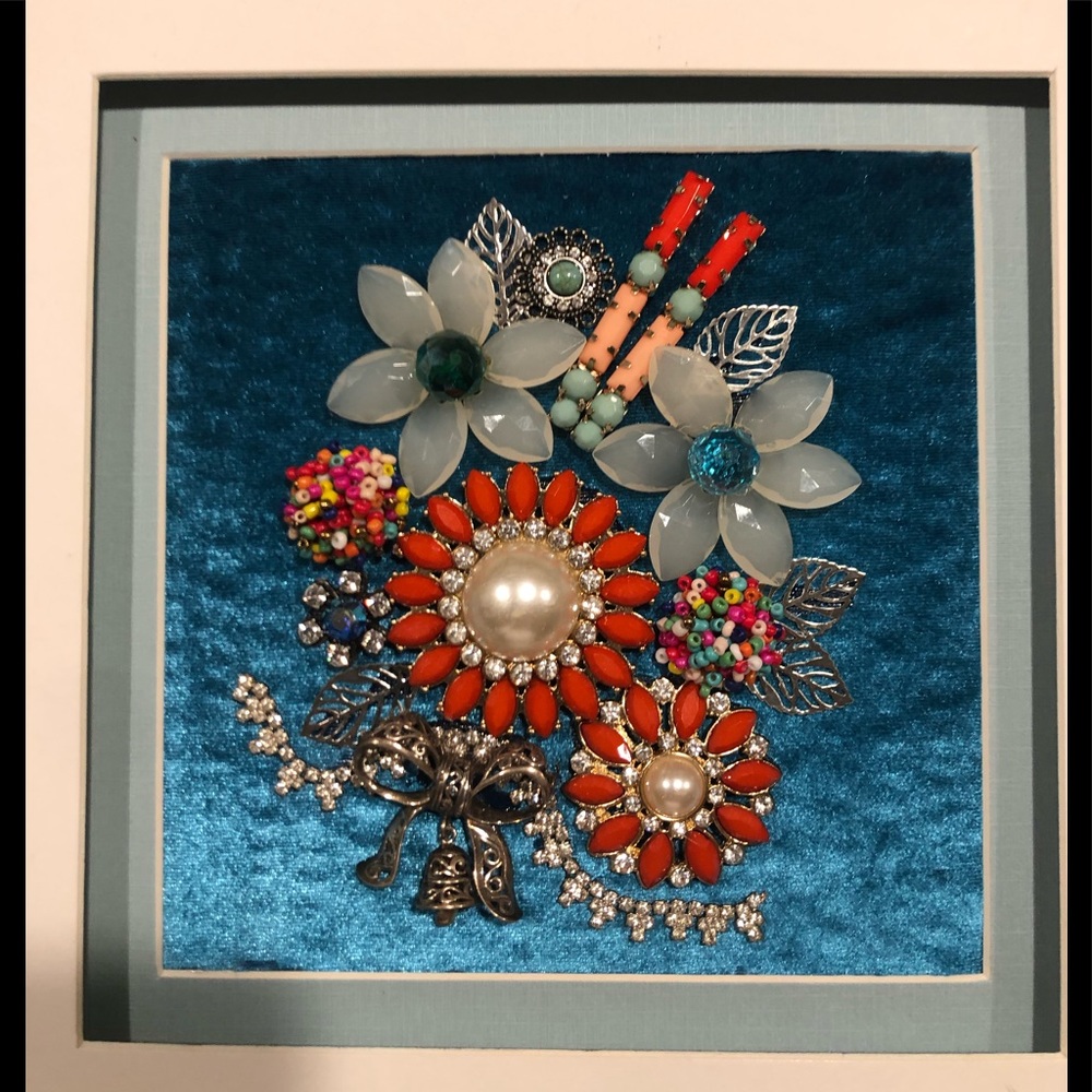FRAMED JEWELRY ART COLLAGE IN WHITE FRAME. HANDMADE UNIQUE OOAK GIFT 🎁 IDEA - Picture 10 of 10